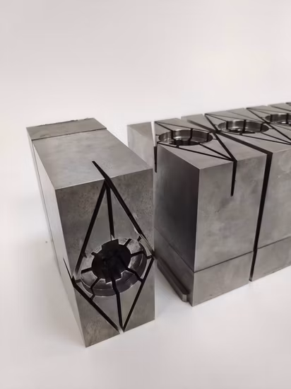 Tampa de garrafa de desinfetante de alta precisão Peças de molde Inserções de molde de plástico Blocos localizados